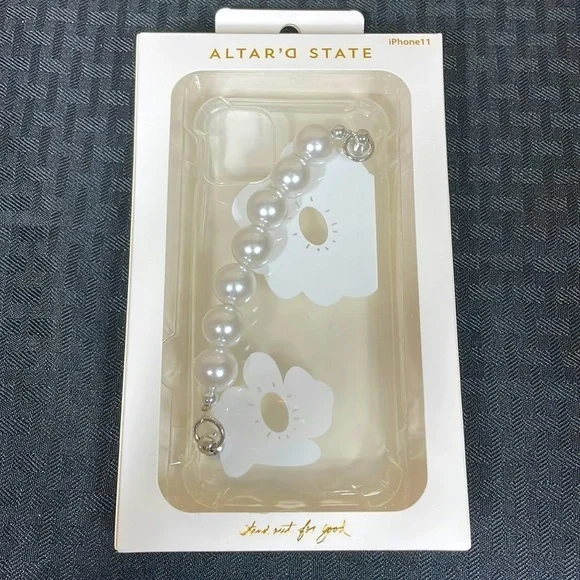 NWT Altar’d State Clear Case W/ White Flowers & Pearls Phone Case For iPhone11 - Picture 1 of 4